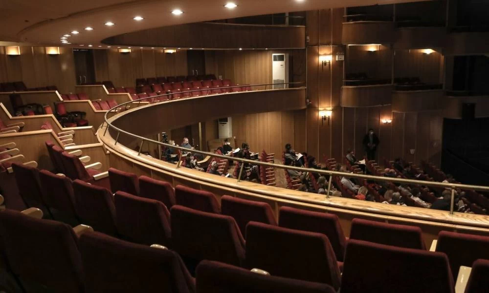 ΚΥΑ: Οικονομική ενίσχυση 20 εκατ. ευρώ σε θέατρα, μουσικές σκηνές και κινηματογράφους για το 2021